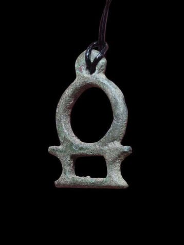 Keltisch Brons, Stunning & Rare Shape Talisman Hanger