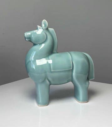 Vintage Japans celadon paard-okimono, door Hayashibai