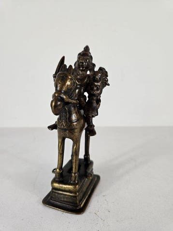 Statue, Lord Khandoba en zijn gemalin Mhalsa te paard - 17.6