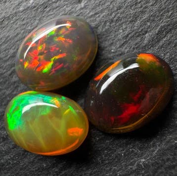 Opale Cabochons- 1.02 g - (3), Nieuw