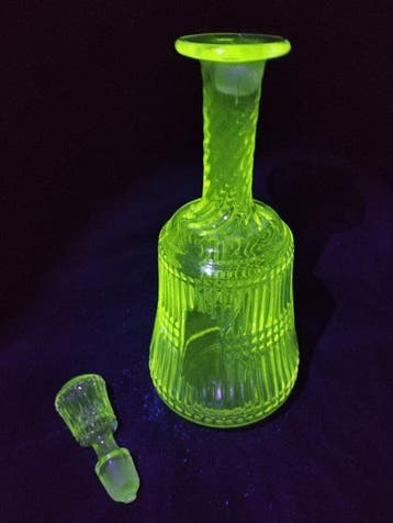 Fles - uraniumglas - Sublieme details