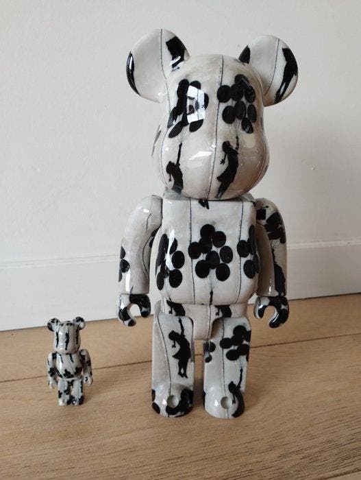 Medicom Toy - Banksy x Brandalism x Be@rbrick - Flying, Antiek en Kunst, Kunst | Schilderijen | Modern