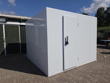 koelcel 300 x 300 x 240 cm stekker klaar Licht beschadigd