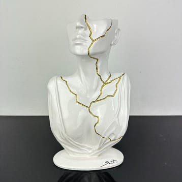 Santicri - Tired face (white and gold)
