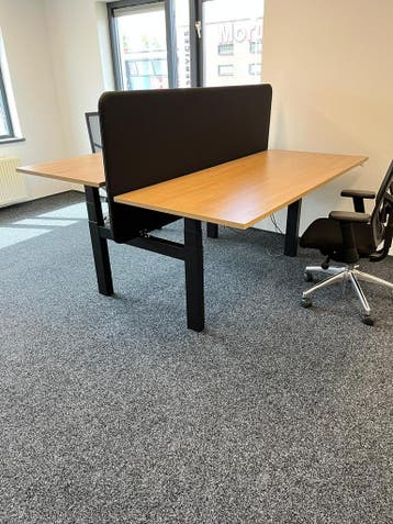 Zit Sta Duo Bureau - Merk Ahrend - Nieuwstaat, Verzenden