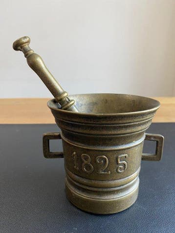 Vijzel en stamper (5) - Messing, Brons - 1825, Antiek en Kunst