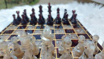 Schaakspel - ORIGINAL LELU CHESS SET, A kwaliteit granaat, Antiquités & Art