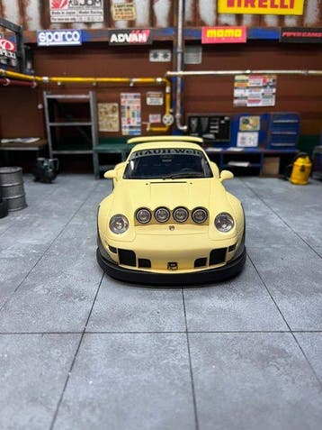 GT Spirit 1:18 - Modelauto - Porsche 911 RWB Sandstorm Sabds