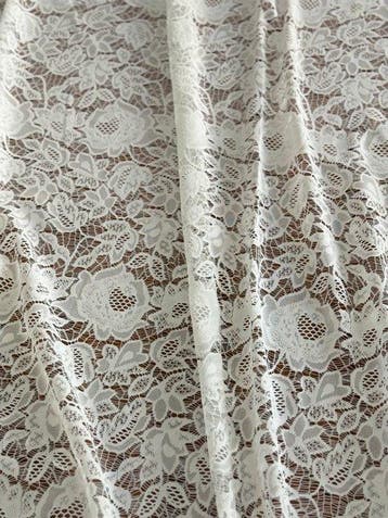 Magnifique tissu en dentelle florale avec des bords en, Antiek en Kunst, Antiek | Tapijten, Tafelkleden en Textiel