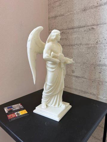 Andrea Giorgi - Contemporary angel (glow in the dark)