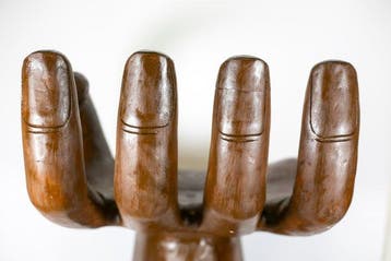 Chaise - Bois, À la manière de Pedro Friedeberg