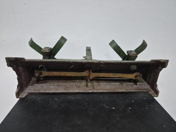 Antique French Roberval balance scale dating from 1920, made