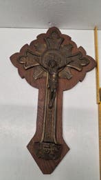 Wijwatervat - 1940-1950 - Wijwatervat, kruisbeeld - 39 cm