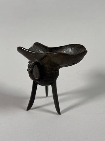 Oud-Chinees Brons Driepotige coupé Jue - 15 cm