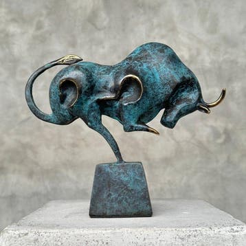 Sculpture, NO RESERVE PRICE - Cubist Bull on Stand - 22 cm -, Antiek en Kunst
