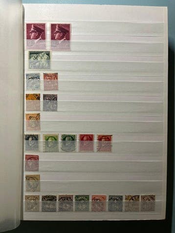 Monde - 1 album - Collection de timbres de Saint-Marin -