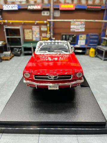 Welly 1:18 - Modelauto - Ford Mustang Cabrio 1964 1/2, Nieuw