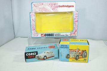 Corgi 1:43 - Modelauto (4) - Corgi Toys Sticker & 3 original, Nieuw
