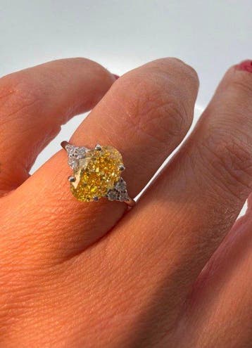 Ring - 14 karaat Witgoud - 3.02ct. tw. Geel Diamant (Fancy, Nieuw