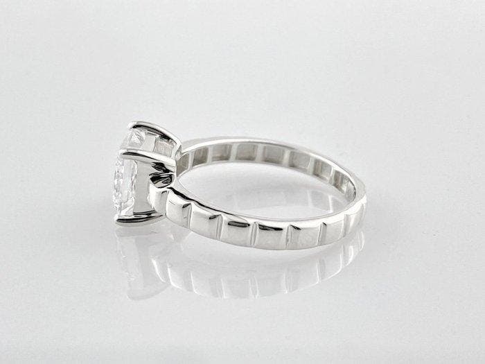Ring - 14 karaat Witgoud - 2.01ct. tw. Diamant (Lab-grown), Handtassen en Accessoires, Ringen