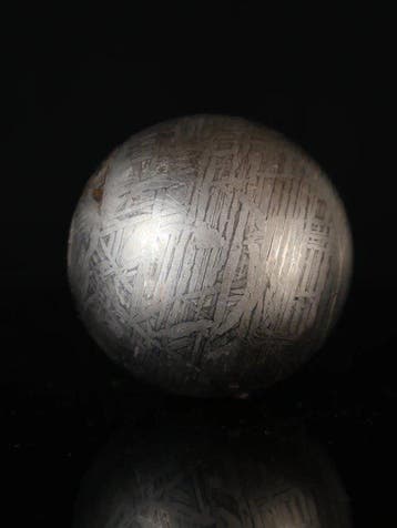 Météorite d’Aletai Sphère - Hauteur : 5 cm - Largeur : 5 cm