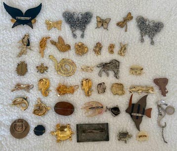 Collectie met dierenthema - 40 dierenbroches / Vintage