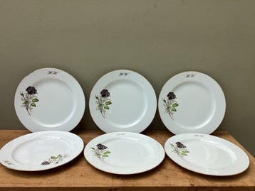 Limoges - Eetservies (18) - Porselein - Borden met monogram