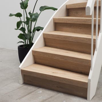 Licht eiken traprenovatie in vinyl laminaat – vanaf €475, Ophalen of Verzenden, Nieuw, Crème