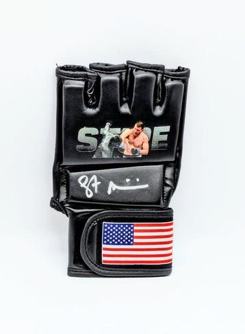 Stipe Miocic - Gesigneerde MMA-handschoen -