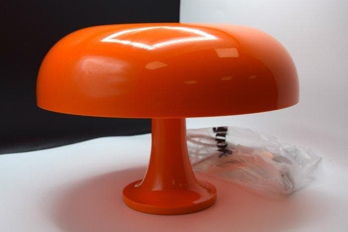 Artemide - Giancarlo Mattioli - Lamp - Nessino - ABS, Antiek en Kunst, Antiek | Verlichting
