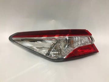 Toyota Camry IX 2018 Sedan linker achterlicht half LED, Verzenden