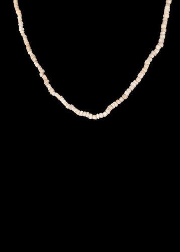 Asiático occidental Pierre dure blanche et coquille Collier