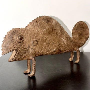 Caméléon en bronze, art traditionnel africain - sculptuur -
