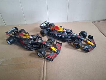 Bburago 1:24 - Modelauto (2) - Red Bull Racing - RB16b &, Hobby en Vrije tijd, Nieuw