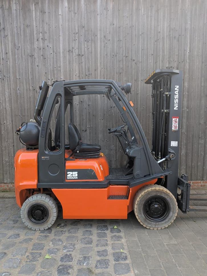 Heftruck - Nissan UDO2A25PQ - 2,5 ton, Articles professionnels, Machines & Construction | Chariots élévateurs & Transport interne