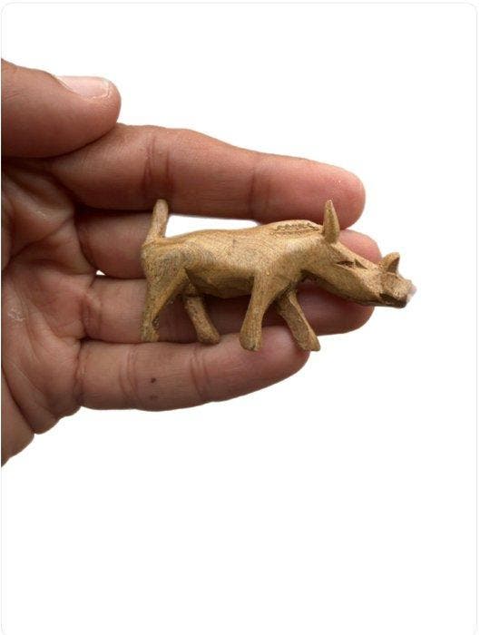 Curieuze en tribale houten beeld van een facocero in massief, Antiek en Kunst, Curiosa en Brocante