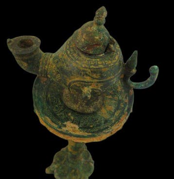 Islamitisch Oude bronzen olielamp met standaard. Seljoekse, Antiek en Kunst