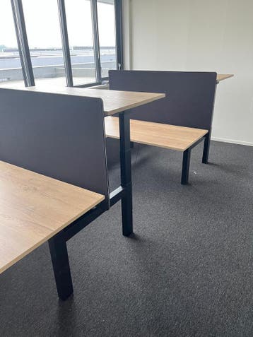 Refurbished Ahrend Duo Zit Sta Bureaus - Optie Tussenwand, Verzenden, In hoogte verstelbaar, Zo goed als nieuw