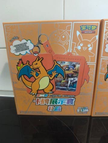 Pokémon - 2 Box - Pokemon TCG - 2x Card Display Case Gift