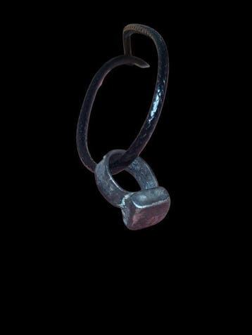 Viking periode Bronze Very Rare Miniature Ring Hanger
