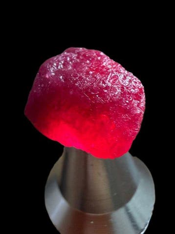 Robijn Prachtige duivenbloed robijn! 14,80 ct. Mozambique
