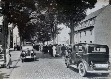 August Sander (1876–1964) - Trauerzug 1937