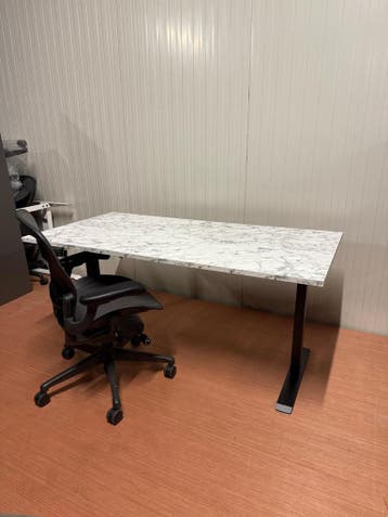 Nieuw Elektrisch Bureau - Marmer Bureaublad - Zwart Frame, Verzenden, In hoogte verstelbaar, Nieuw