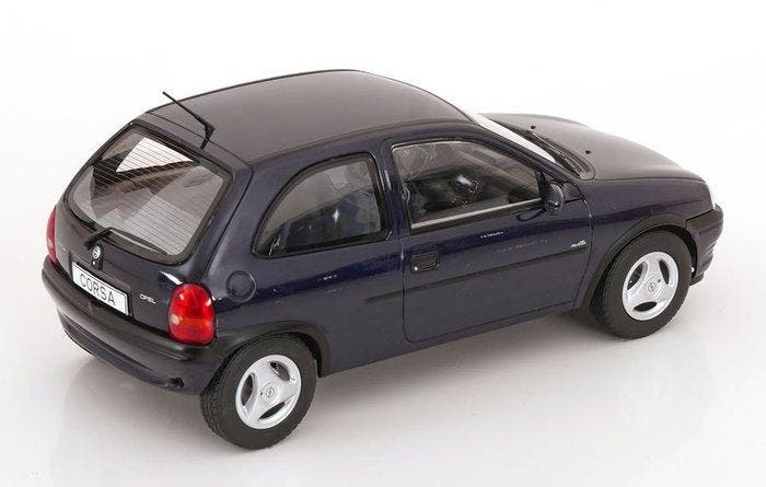 MCG 1:18 - Modelauto - Opel Corsa B - 1998 - Donkerblauw, Hobby & Loisirs créatifs, Voitures miniatures | 1:5 à 1:12