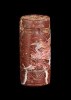 Neo-Assyrisch Red Hardstone Cilinderzegel met religieuze