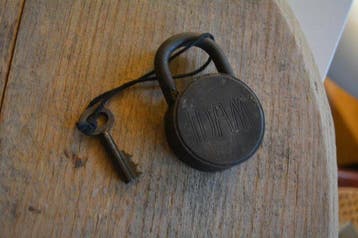 Hangslot Antiek - Zeldzaam antiek “Twee Vossen”, Antiek en Kunst