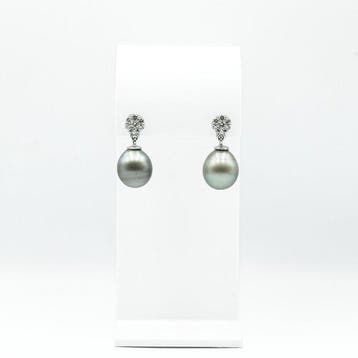 Hangoorbellen - 18 karaat Witgoud Parel - Diamant