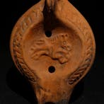 Laat-Romeins / Vroeg-Byzantijns Terracotta Olielamp met een