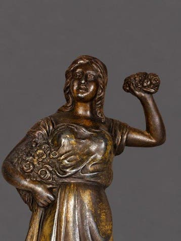 sculptuur, Meisje met bloemen - 33 cm - zamak