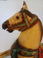 Beeldje, Kleurrijk Handgesneden Carrouselpaard – Volkskunst, Antiek en Kunst, Curiosa en Brocante